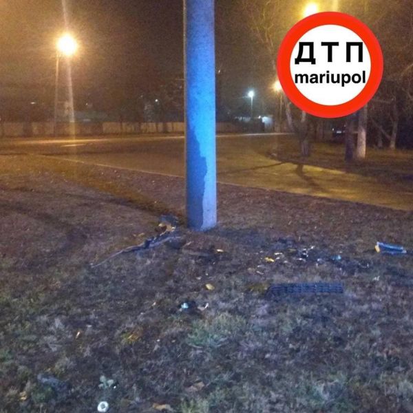 В Мариуполе пьяный водитель «влетел» в электроопору