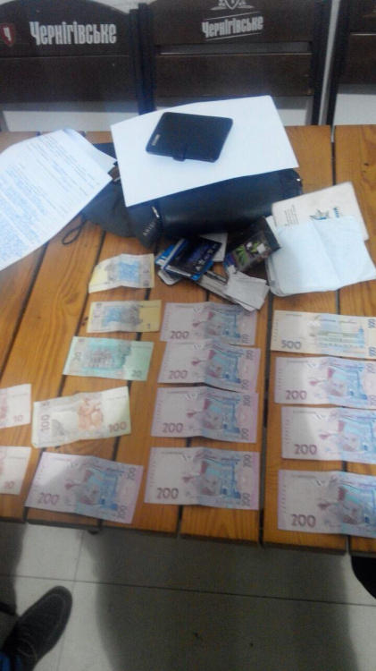 Мариупольского полицейского разоблачили на взятке в 15 тысяч гривен (ФОТО)