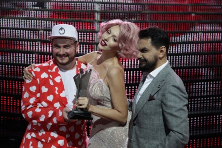 M1 Music Awards 2017: Группа Оли Поляковой получила Золотой граммофон за песню 