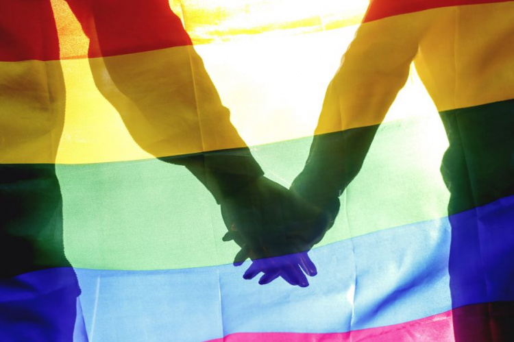 Мариупольцы требуют закрыть новый центр поддержки ЛГБТ