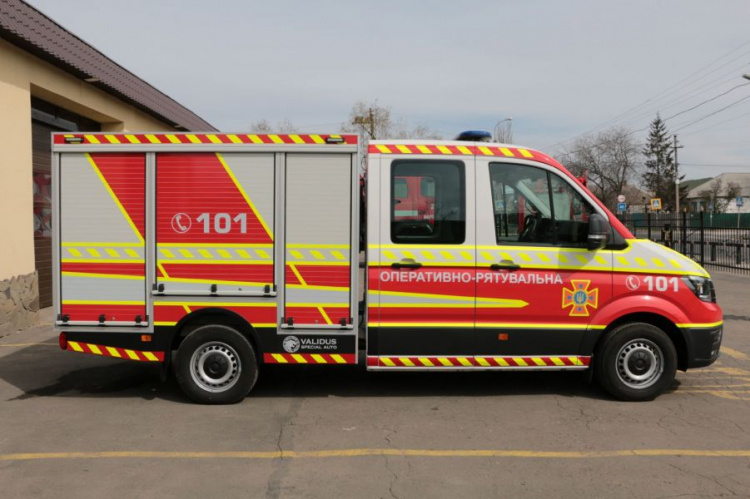 Спасатели Донетчины получили многофункциональную машину для аварийных работ (ФОТО)