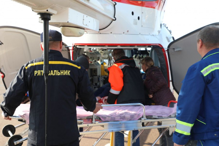 Беременную жительницу Донетчины на вертолете эвакуировали в Киев (ФОТО+ВИДЕО)