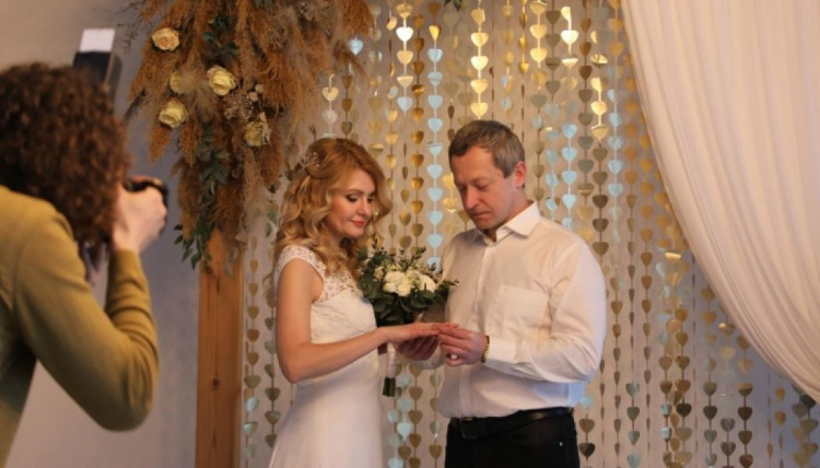 Свадебный рекорд установлен в «зеркальную» дату в Мариуполе