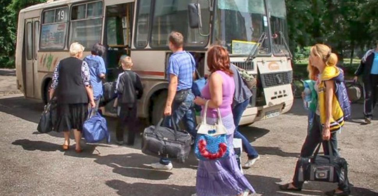 Для переселенцев в Мариуполе предлагают создать центр помощи (ФОТО)