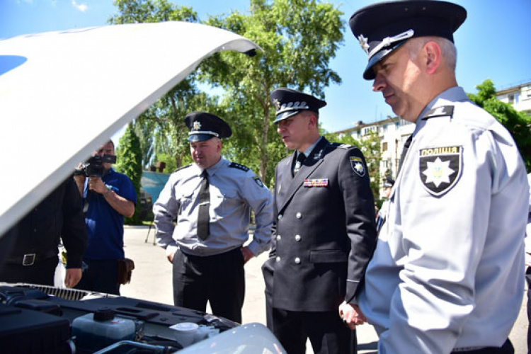 Полиция будет патрулировать Мариуполь на крутых внедорожниках (ФОТО+ВИДЕО)