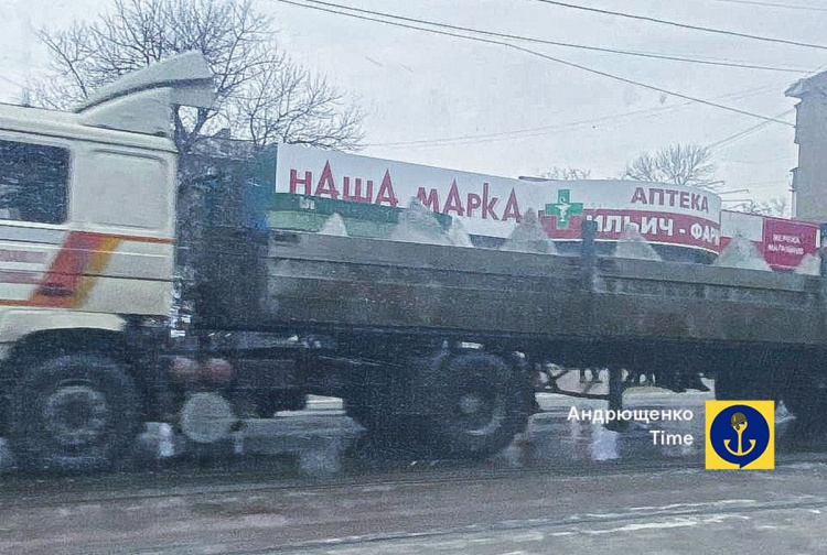 У Маріуполі зафіксований масовий рух військових вантажівок – що та куди везуть окупанти