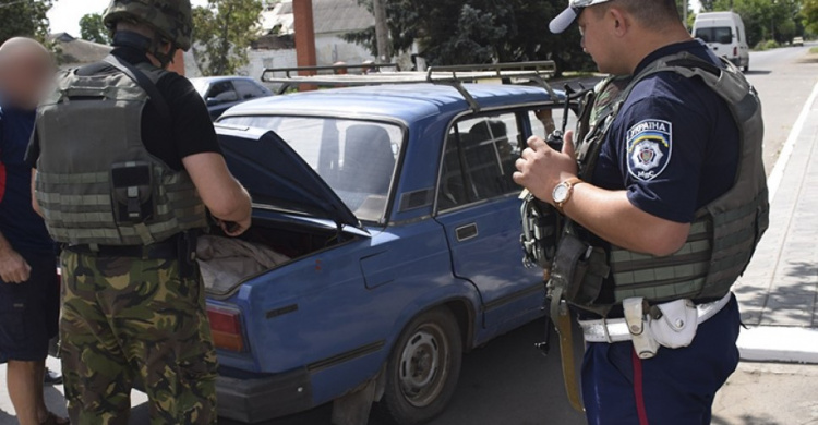 Под Мариуполем прошла спецоперация с задержанием десятков правонарушителей (ФОТО)