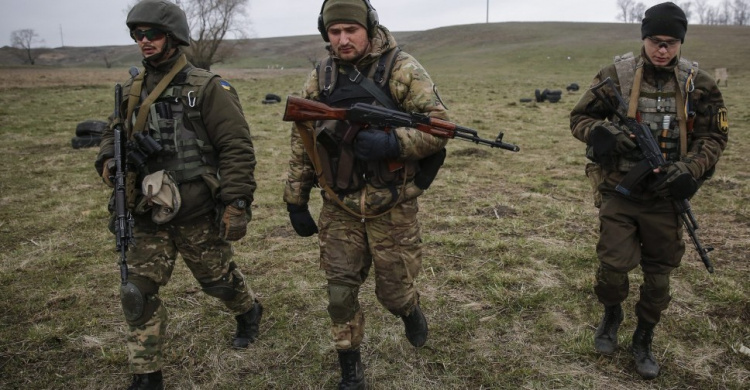 Под Мариуполем противник усиливает позиции в Коминтерново