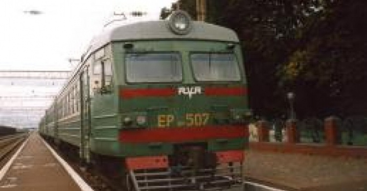 Поезда из Мариуполя доукомплектуют дополнительными вагонами