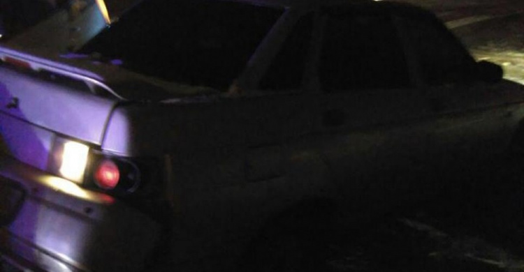 Погоня по улицам Мариуполя: Неадекватный водитель врезался в машину копов (ФОТО)