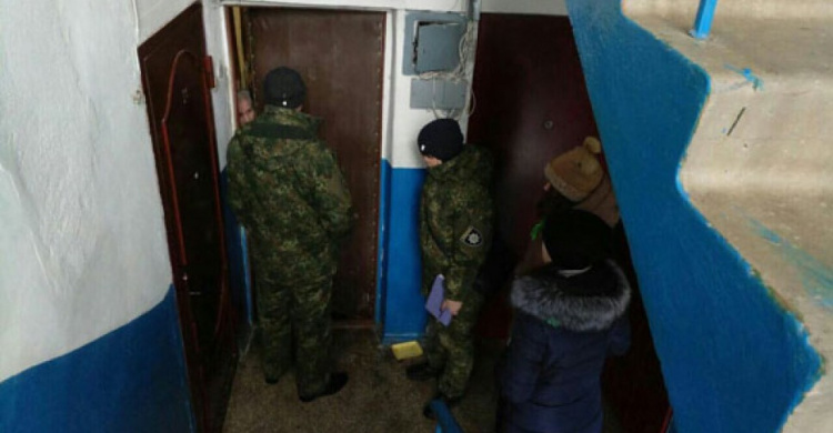 Полицейские Донецкой области изъяли из неблагополучной семьи троих детей