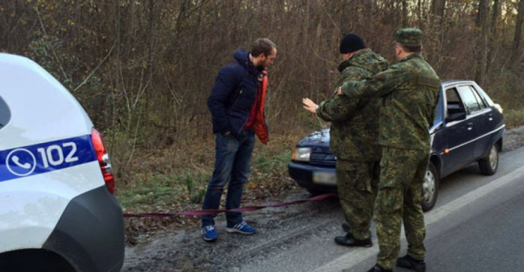 Под Славянском полицейские «вытянули» мариупольцев из беды
