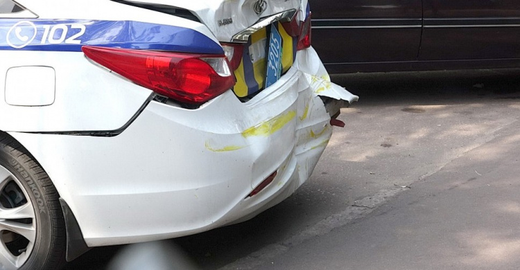 Полицейский автомобиль в Мариуполе столкнулся с маршруткой. Травмирована женщина-полицейский (ДОПОЛНЕНО)