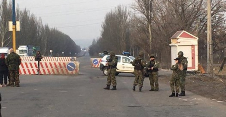 Полиция показала штурм блокпоста под Константиновкой (ВИДЕО)
