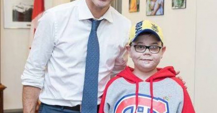 Порошенко поблагодарил Канаду за реабилитацию мальчика из-под Мариуполя