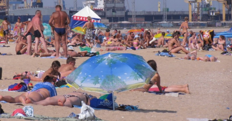 Посещаемость пляжей Мариуполя этим летом достигла 50 тыс. человек