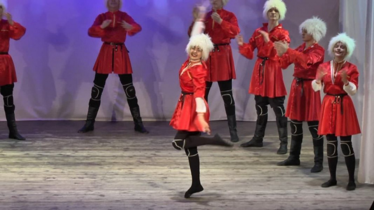 Праздник, не выходя из дома: «Мариупольское телевидение» покажет фестиваль «С Рождеством, Украина»