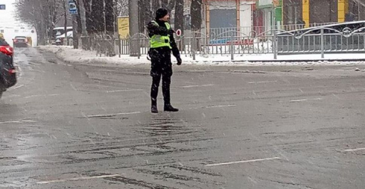 В центре Мариуполя не работают светофоры: движение усложнено (ФОТО)