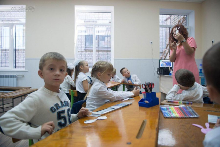 Металлурги помогли обновить мариупольские школы на сумму порядка миллиона гривен (ФОТО)