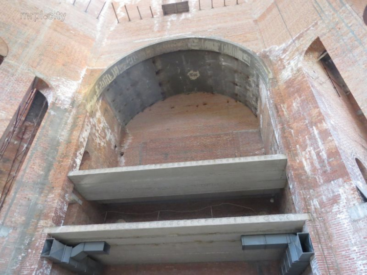 В самом большом храме Мариуполя построят смотровую площадку и лифт (ФОТО)