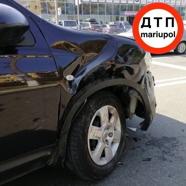 Две машины «помялись» на опасном перекрестке Мариуполя
