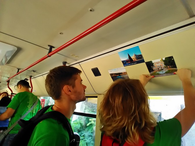 Первые 8 троллейбусов с пейзажами Мариуполя уже выехали на маршруты (ФОТО)