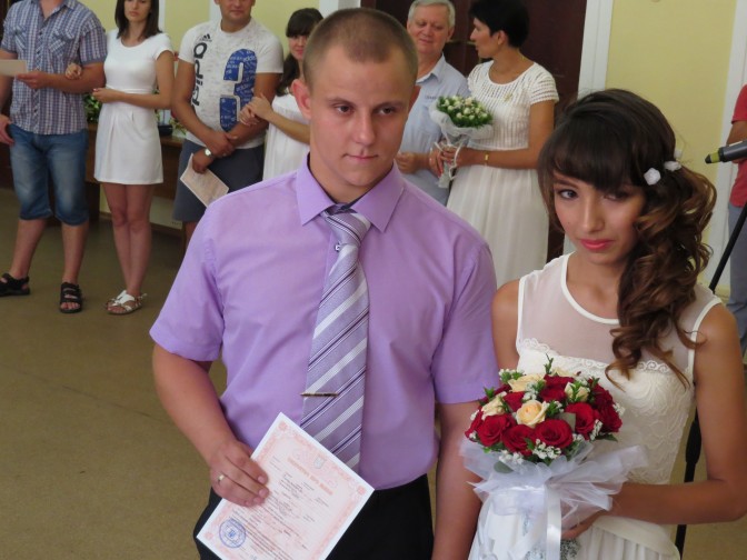 Экспресс-бракосочетание в Мариуполе почти в три раза дороже стандартной регистрации (ВИДЕО)