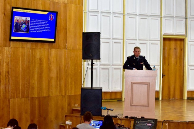 Аброськин рассказал студентам Мариуполя об открытии современного центра полиции