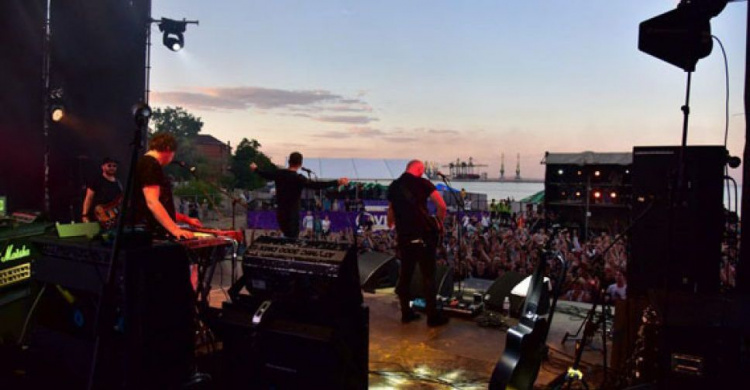 На музыкальном фестивале в Мариуполе собралось около 6 тысяч посетителей (ФОТО)