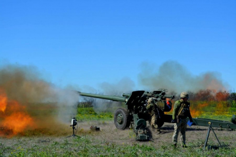 Под Мариуполем артиллеристы с помощью аэроразведки уничтожали цели (ФОТО+ВИДЕО)