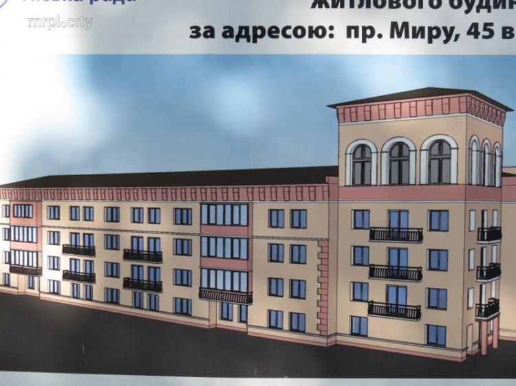 С фасада опасной сталинки в Мариуполе сняли 20 тонн аварийной облицовки (ФОТО+ВИДЕО)