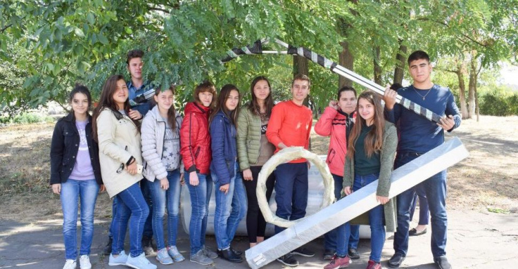 Под Мариуполем молодежь на грант построит теплицу (ФОТО)