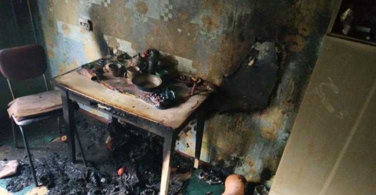 В Мариуполе вспыхнула квартира: пожарные спасли из огня мужчину (ФОТО)