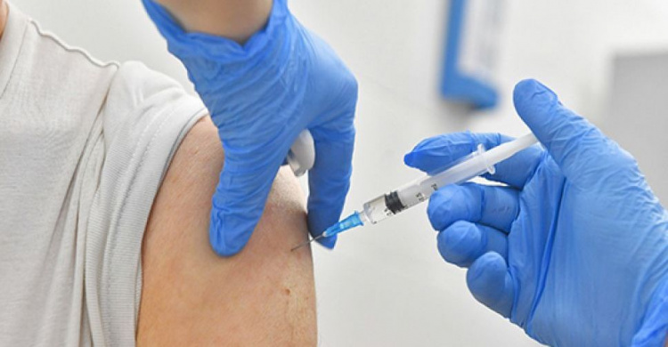 За сутки в Мариуполе уменьшились темпы вакцинации населения и число новых случаев COVID-19