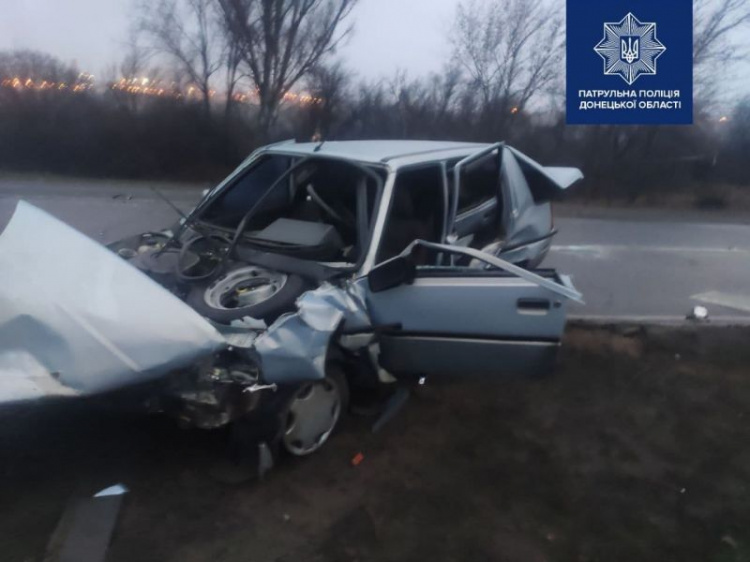 На въезде в Мариуполь столкнулись четыре автомобиля, еще один врезался в автобус в черте города (ДОПОЛНЕНО)