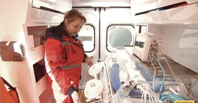 «Эта машина уже спасла не одну жизнь»: медики Мариуполя о неонатальной скорой Фонда Рината Ахметова