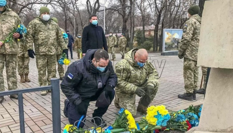 В Мариуполе прошел митинг ко Дню Вооруженных сил Украины