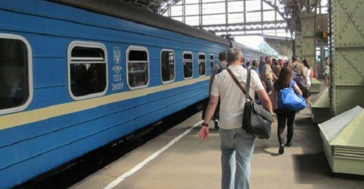 С поезда «Киев - Мариуполь» эвакуировали 700 человек