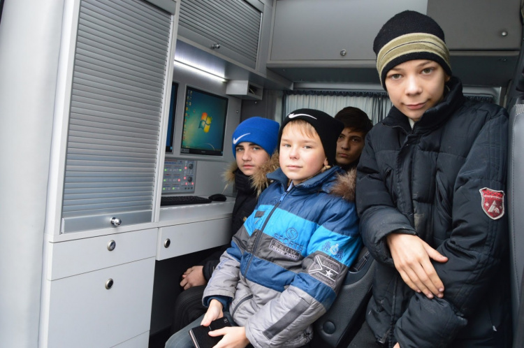 Мариупольские школьники побывали в гостях у пограничников