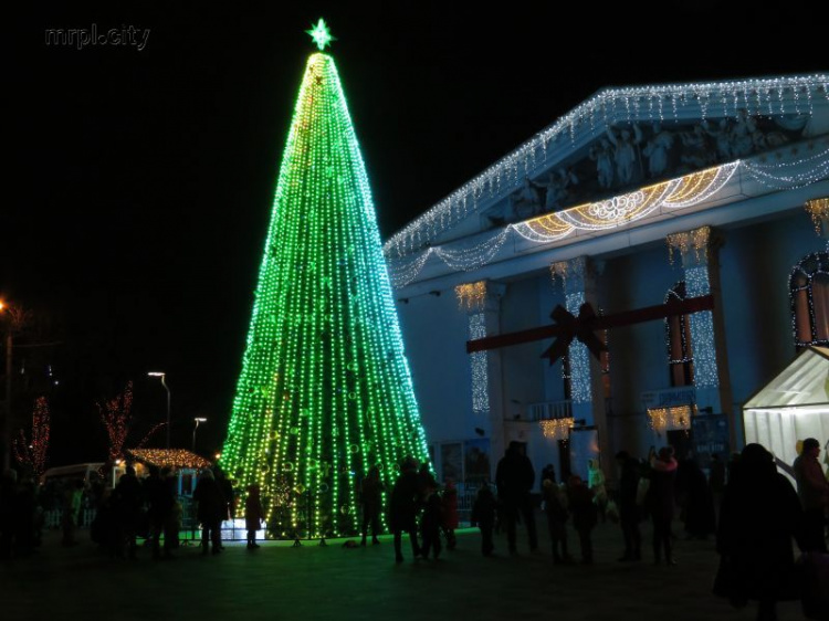 Город покруче Киева: рождественские праздники в обновленном Мариуполе (ФОТО+ВИДЕО)