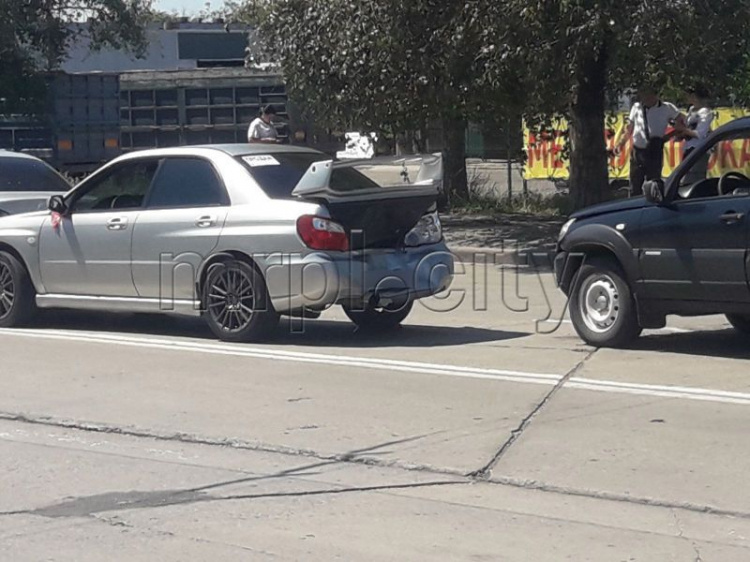 В Мариуполе столкнулись три автомобиля