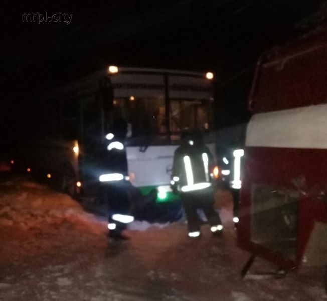 Донетчина в снежном плену: за сутки спасатели более 40 раз вызволяли водителей (ФОТО)