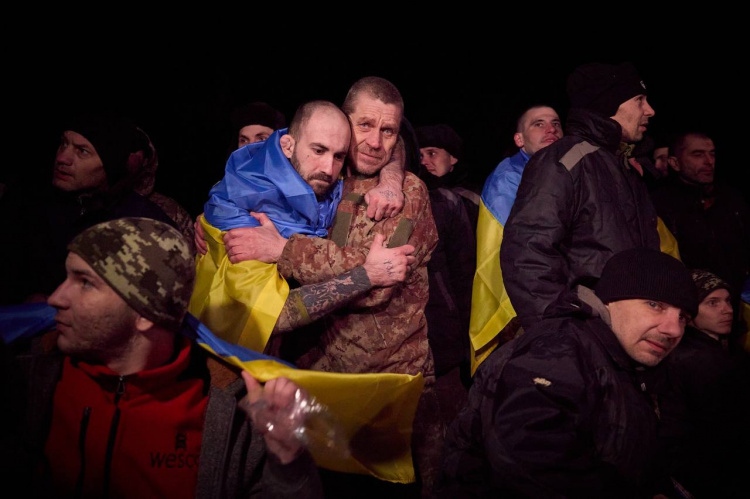 На Батьківщину з полону повернулися 230 українців та українок – деталі обміну
