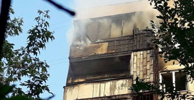 Мариупольские патрульные отравились угарным газом, спасая жителей горящей многоэтажки (ФОТО+ВИДЕО)