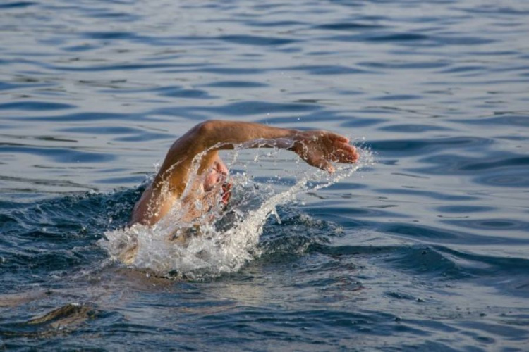 Опасные воды: в Мариуполе вернули на берег 39 купающихся