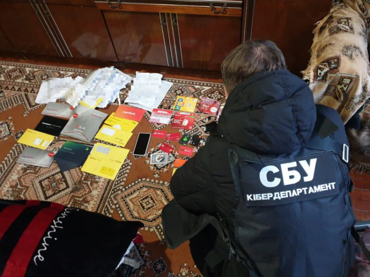 «Банковские работники» обманули украинцев на миллионы гривен