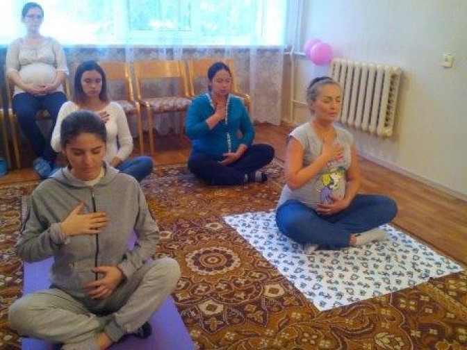 В Мариуполе проходят курсы йоги для беременных