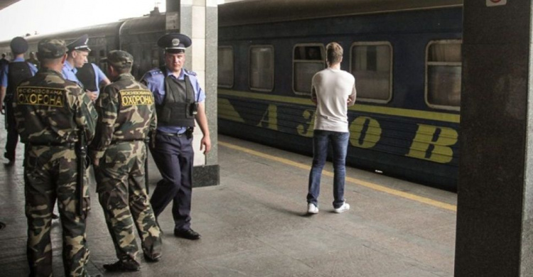 «Укрзализныця» вводит охрану после инцидента в мариупольском поезде