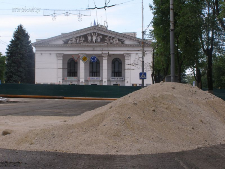 Новый пешеходный фонтан Мариуполя украсят мраморные звезды (ФОТО)