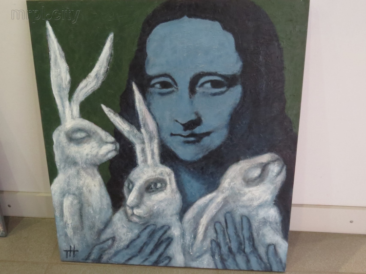 Унитазная лестница, влюбленные зайцы, голубая Mona Lisa расширят сознание мариупольцев (ФОТО)